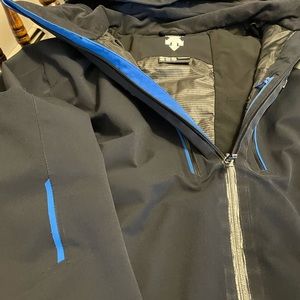Men’s Large Descente Black Ski/Snowboard Jacket